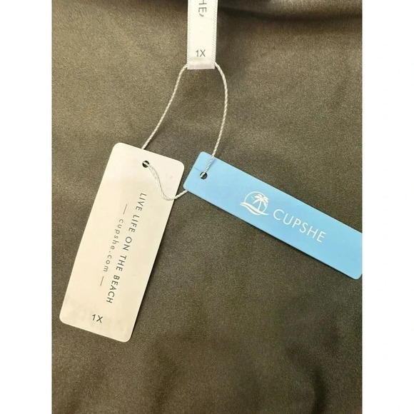 NWT Cupshe Women's Green Halter Neck Keyhole One Piece Swimsuit Plus Size 1X - Picture 5 of 7